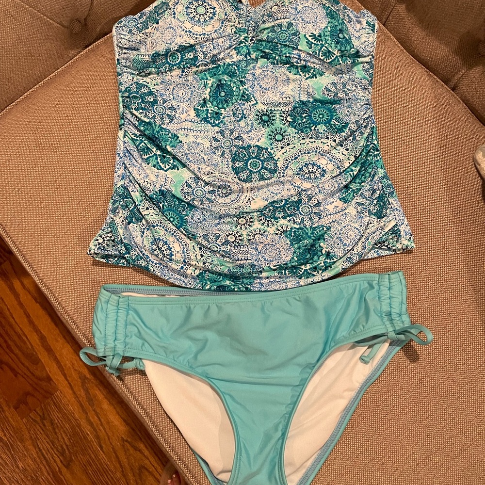 Bleu Rod Beattie Blue and White Top/Antonio Melani bottom